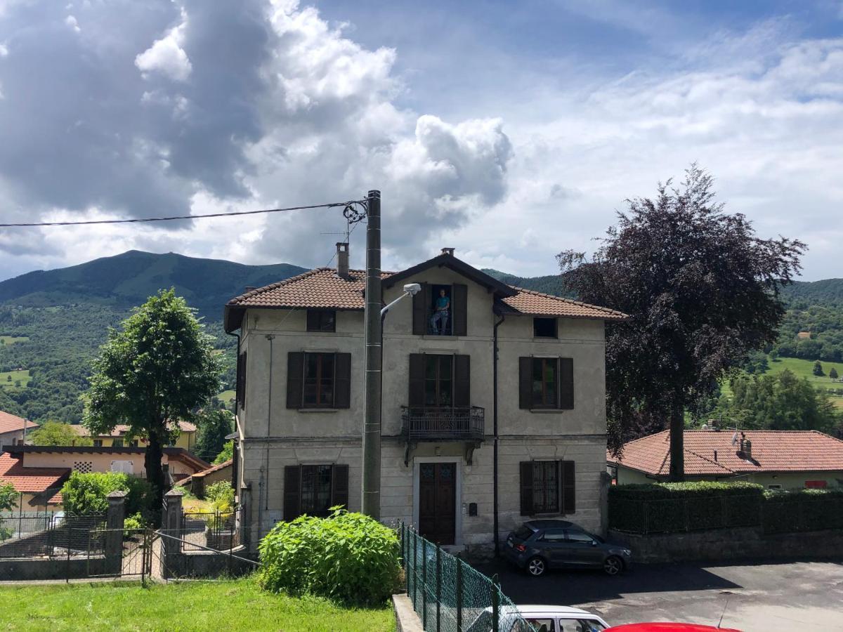 Villa Il Maiale Bianco Bed & Breakfast Сан-Феделе-Интельви Экстерьер фото