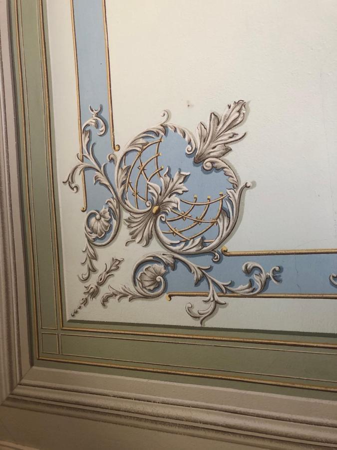Villa Il Maiale Bianco Bed & Breakfast Сан-Феделе-Интельви Экстерьер фото