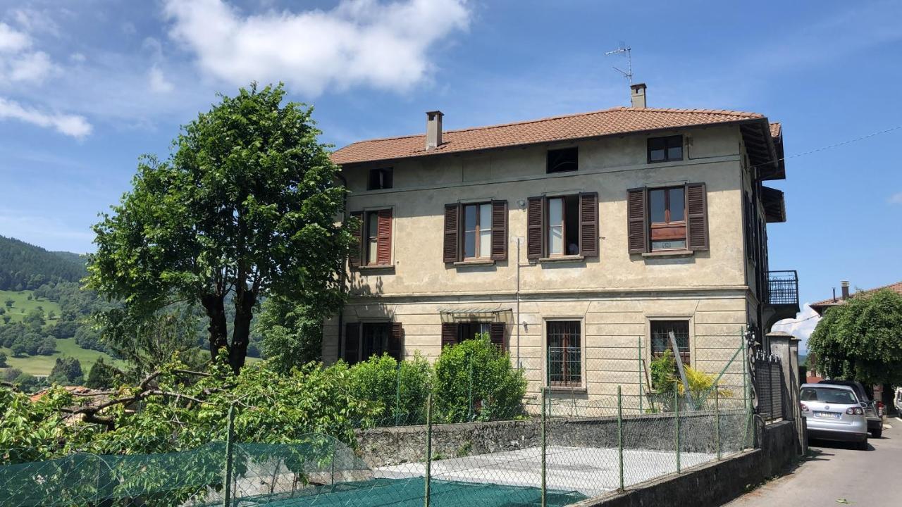 Villa Il Maiale Bianco Bed & Breakfast Сан-Феделе-Интельви Экстерьер фото