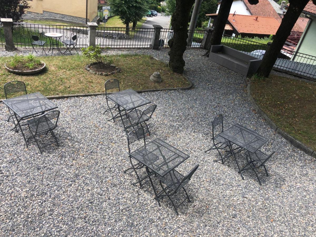 Villa Il Maiale Bianco Bed & Breakfast Сан-Феделе-Интельви Экстерьер фото