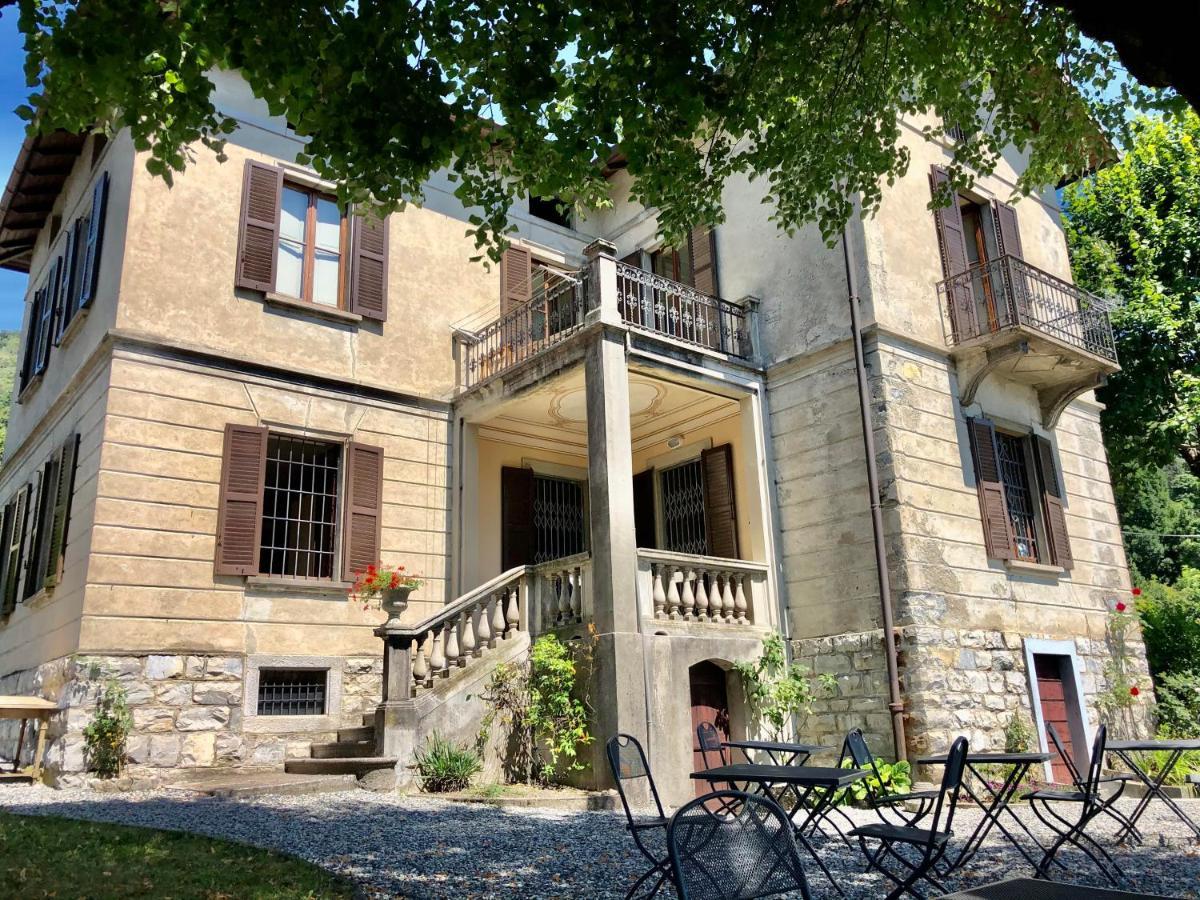 Villa Il Maiale Bianco Bed & Breakfast Сан-Феделе-Интельви Экстерьер фото