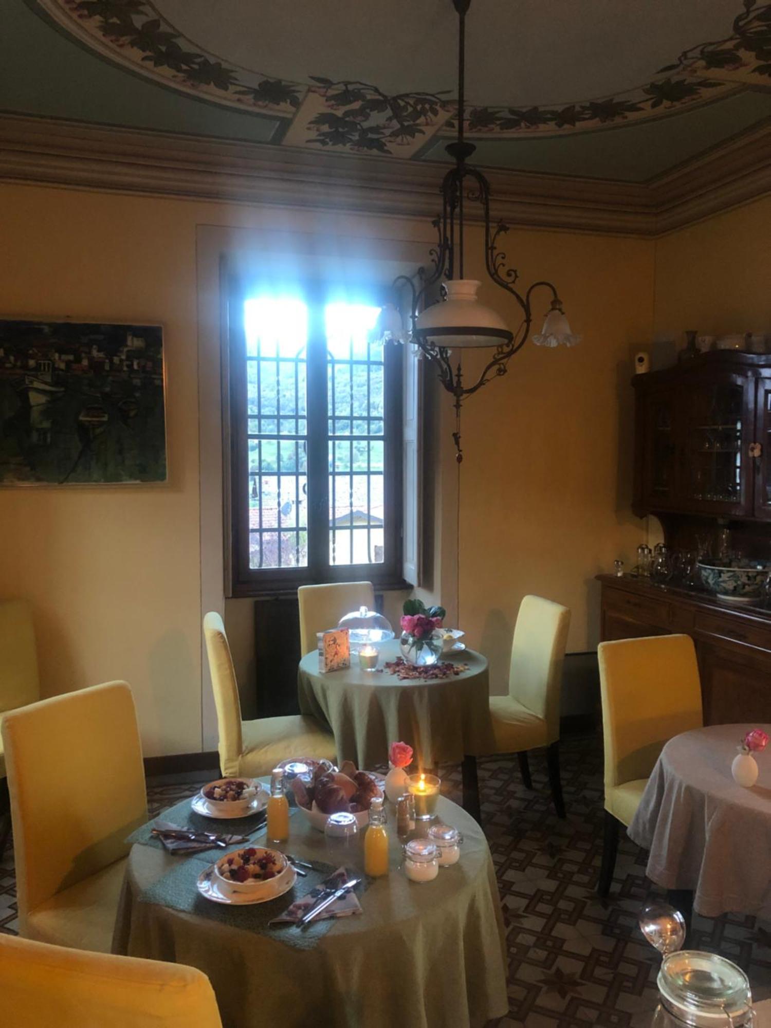 Villa Il Maiale Bianco Bed & Breakfast Сан-Феделе-Интельви Экстерьер фото