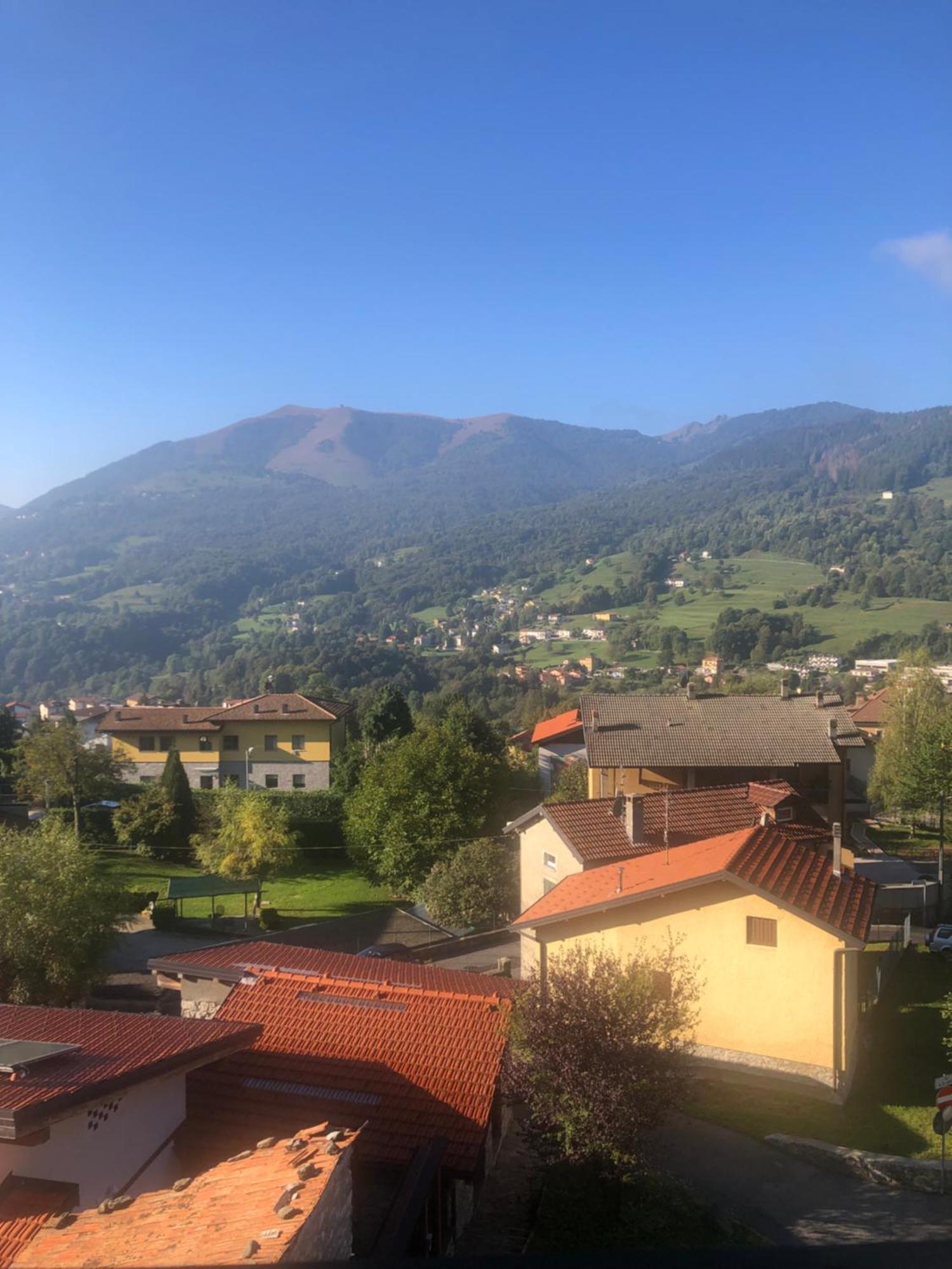 Villa Il Maiale Bianco Bed & Breakfast Сан-Феделе-Интельви Экстерьер фото