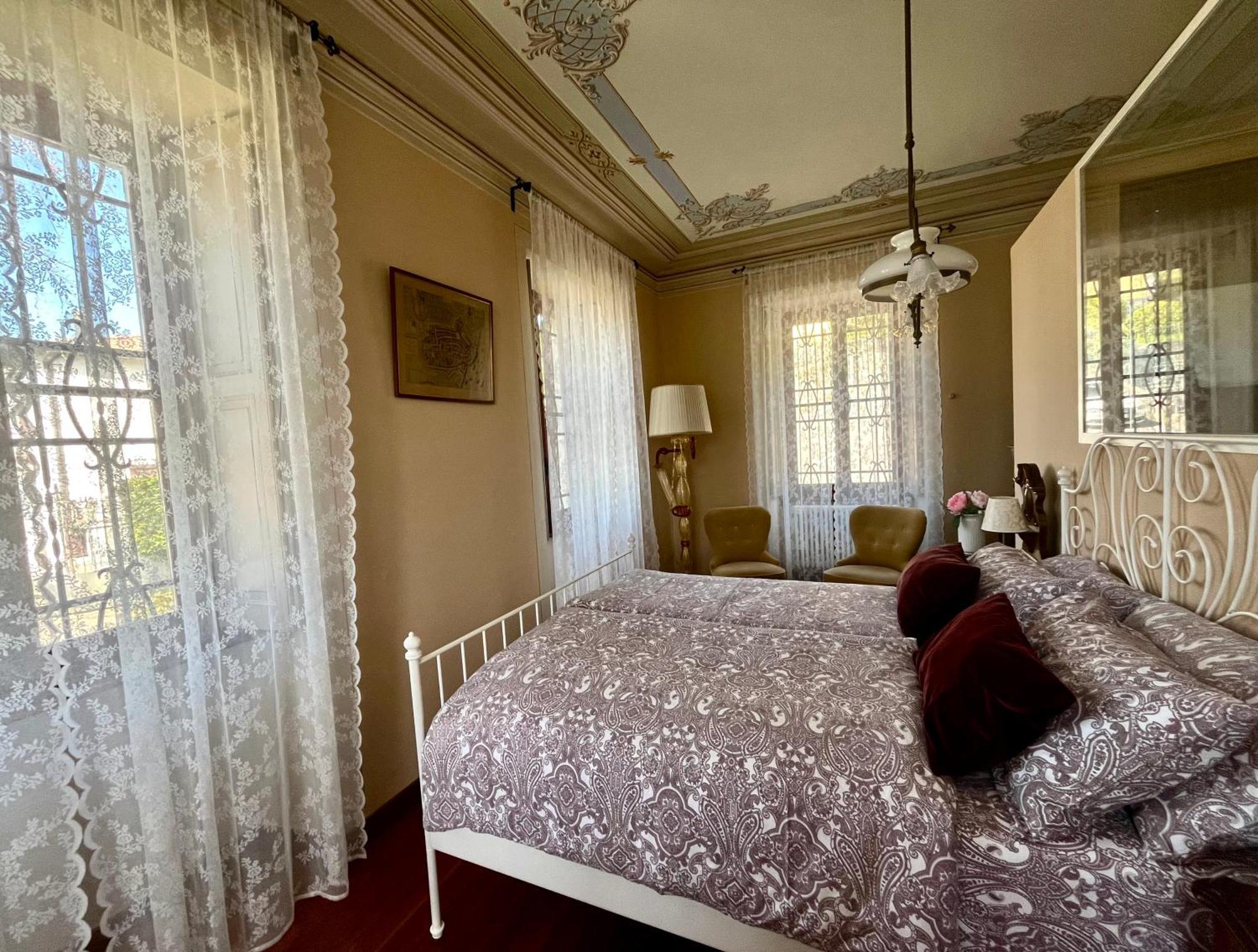 Villa Il Maiale Bianco Bed & Breakfast Сан-Феделе-Интельви Экстерьер фото